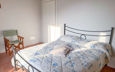 Alma Montis - Frabosa Sottana: Bett, Bedding, Möbel, Schlafzimmer, Bettdecke, Interior Design, Fussboden, Flooring, Linens, Holz