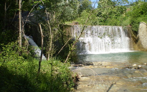 Villa Vindelbono: Wasservorräte, Wasser, Wasserfall, Gewässer, Natur, Wasserlauf, Natürlichen Umgebung, Natürliche Landschaft, Vegetation, Strom