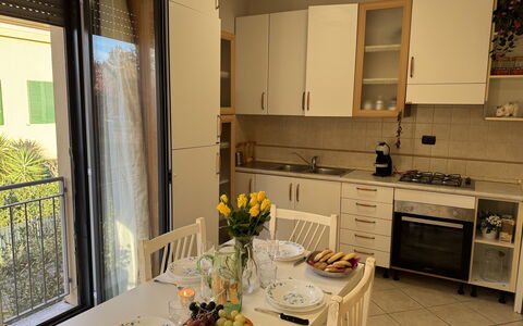 Al Civico 80: Möbel, Flooring, Holz, Interior Design, Küchengerät, Küche, Fussboden, Major Appliance, Küche & Esszimmer Tisch, Countertop