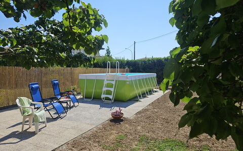Villa Lory: Blau, Schwimmbad, Verbundwerkstoff, Freizeit, Schatten, Garten, Gartenmöbel, Hinterhof, Kunststoff, Landscaping