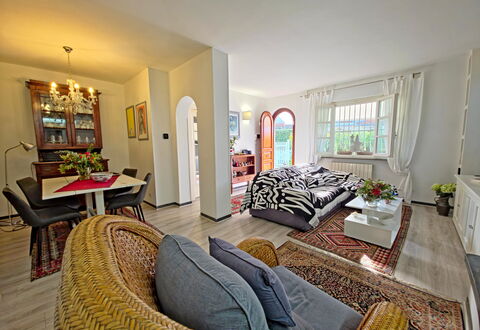 I Cipressi: Möbel, Interior Design, Couch, Flooring, Holz, Fussboden, Zimmer, Wohnzimmer, Decke, Wohnung