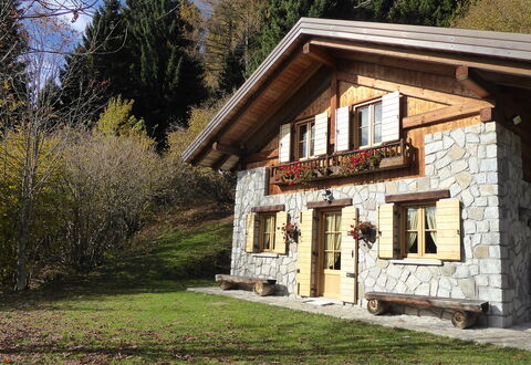 Chalet Genzianella: Gebäude, Holz, Haus, Dach, Hütte, Zuhause, Ländliches Gebiet, Tür, Bauernhaus, Dorf