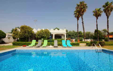 Villa Floridia: Schwimmbad, Resort, Freizeit, Schatten, Garten, Landscaping, Eco Hotel, Hazienda, Gartenmöbel