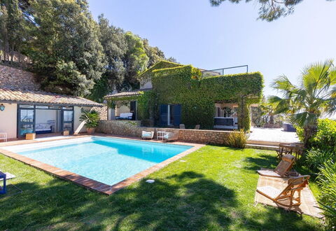 La Terrazza sul Mare: Schwimmbad, Blau, Resort, Eco Hotel, Villa, Regenschirm, Estate, Freizeit, Hazienda, Schatten