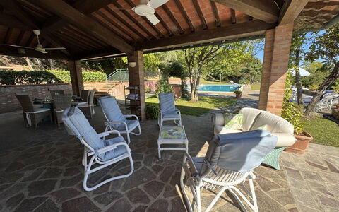 Casa Mia: Möbel, Gartenmöbel, Stuhl, Flooring, Schwimmbad, Resort, Fussboden, Flagstone, Schatten, Tabelle