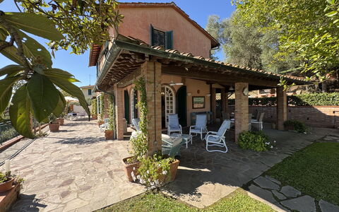 Casa Mia: Haus, Zuhause, Tür, Hütte, Dach, Blumentopf, Estate, Flagstone, Garten, Hazienda