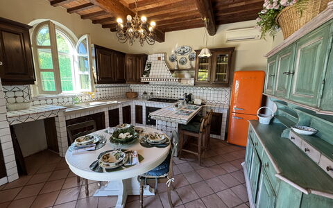 Casa Mia: Möbel, Küche, Interior Design, Flooring, Holz, Countertop, Küche & Esszimmer Tisch, Tabelle, Stuhl, Cabinetry