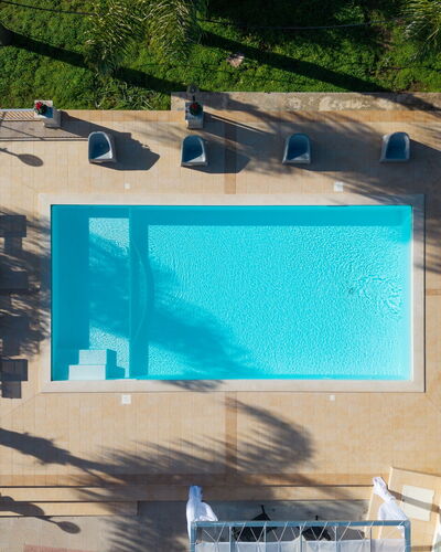 Villa Ninfa: Schwimmbad, Blau, Wasser, Resort, Gartenmöbel, Verbundwerkstoff, Freizeit, Eco Hotel, Thermae, Stuhl
