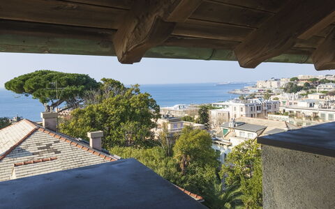 Torre Dell'Amore, Genova, Seaview: Meer, Dach, Ozean, Küsten Und Ozeanische Forms, Balkon, Küste, Schatten, Eco Hotel, Strandresort