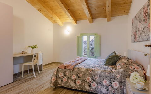 Zena Apartment: Interior Design, Möbel, Flooring, Wand, Fussboden, Holz, Decke, Zimmer, Bett, Schlafzimmer