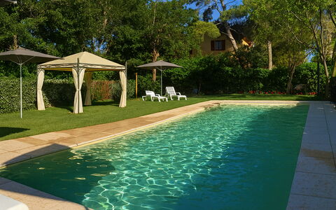 Appartamento Ibisco Seaside and Pool: Schwimmbad, Resort, Schatten, Hinterhof, Garten, Eco Hotel, Freizeit, Landscaping, Hazienda, Water Feature