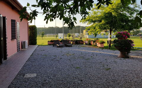 Appartamento Girasole Seaside and Pool: Garten, Auffahrt, Rasen, Schatten, Garten, Flagstone, Landscaping, Walkway, Cobblestone, Hof