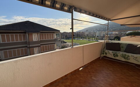 La Casa di Viviana Terrace, Close to the Beach: Wohnung, Balkon, Schatten, Eigentumswohnung, Daylighting, Markise, Outdoor Struktur