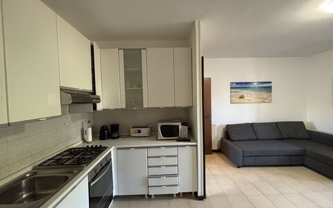La Casa di Viviana Terrace, Close to the Beach: Möbel, Flooring, Interior Design, Countertop, Küche, Fussboden, Holz, Major Appliance, Küchengerät, Cabinetry