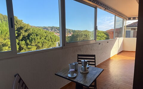La Casa di Viviana Terrace, Close to the Beach: Möbel, Fussboden, Hartholz, Holzbeize, Stuhl, Balkon, Holzboden, Eco Hotel, Daylighting, Deck