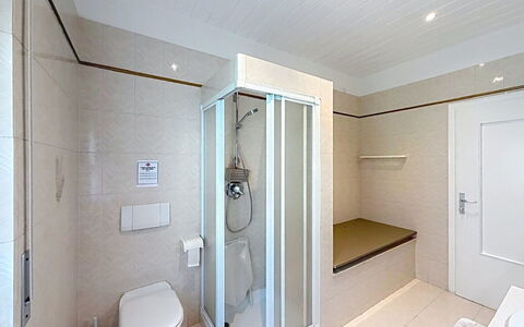 Ca dei Noni: Armatur, Flooring, Fussboden, Interior Design, Badezimmer, Bad Sink, Zapfhahn, Zimmer, Installation, Decke