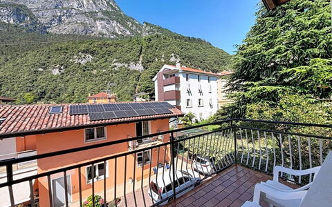 Ca dei Noni: Bergforms, Berg, Hügel, Wohngebiet, Zuhause, Gebirge, Bergstation, Balkon, Wohnung, Senke