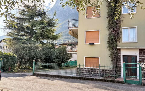 Ca dei Noni: Wohngebiet, Zuhause, Wohnung, Vorort, Balkon, Zaun, Home Fechten, Auffahrt, Bergdorf