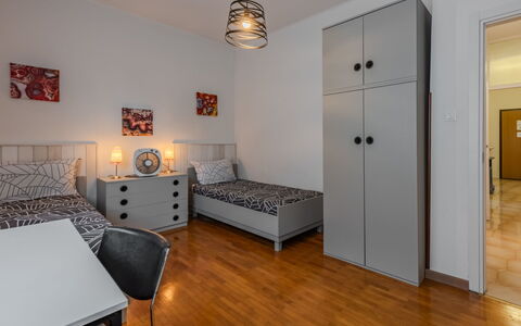 Ca dei Noni: Möbel, Flooring, Fussboden, Interior Design, Bett, Schlafzimmer, Holz, Zimmer, Bettdecke, Bedding