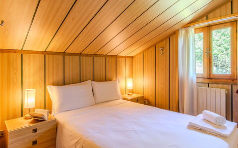 Erika: Holz, Interior Design, Fussboden, Decke, Holzbeize, Hartholz, Bett, Schlafzimmer, Planke, Resort