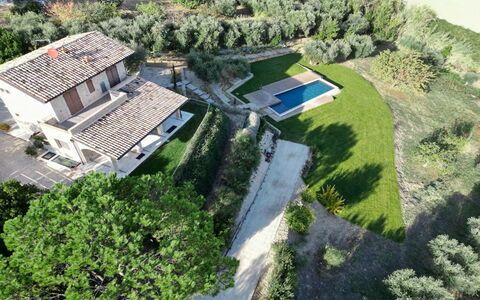 Villa Carciofa: Wohngebiet, Zuhause, Haus, Estate, Dach, Hütte, Vorort, Villa, Garten, Landscaping