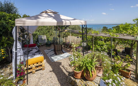 La Torre sul Ponte, Seaview, Garden: Möbel, Gartenmöbel, Stuhl, Garten, Blumentopf, Tisch Im Freien, Schatten, Outdoor Struktur, Terrasse