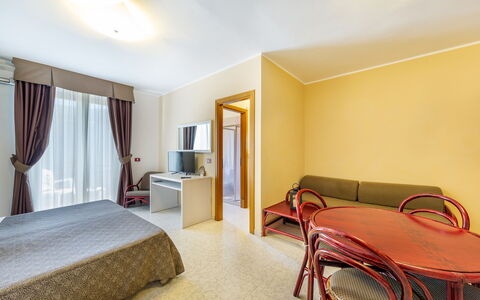 Alghero Residence, Seaside Apartments: Flooring, Fussboden, Interior Design, Decke, Wohnung, Zimmer, Design, Vorhang, Hotel