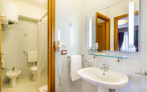 Alghero Residence, Seaside Apartments: Interior Design, Flooring, Fussboden, Decke, Möbel, Beleuchtung, Zimmer, Schlafzimmer, Bilderrahmen, Bettrahmen