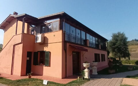 Tenuta Borgo al Sole: Zuhause, Tür, Balkon, Villa