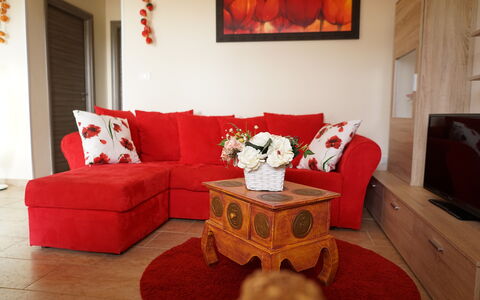 Villa Antony: Möbel, Interior Design, Couch, Rot, Flooring, Zimmer, Fussboden, Kissen, Wohnzimmer, Textil