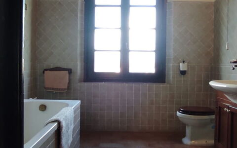 Villa Luce San Miniato: Flooring, Wand, Fussboden, Interior Design, Armatur, Badezimmer, Fliese, Beleuchtung, Installation, Tür