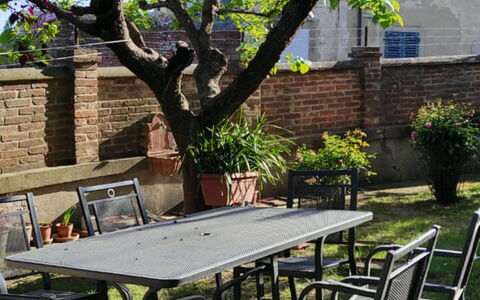 Villa Luce San Miniato: Möbel, Gartenmöbel, Tisch Im Freien, Tabelle, Stuhl, Garten, Frühling, Schatten, Blumentopf, Garten
