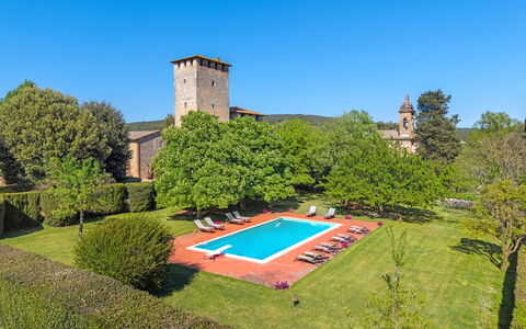 Medieval Castle Living: Vineyards, Swimming Pool &: Estate, Garten, Hazienda, Landscaping, Plantage, Schloss, Rasen, Hecke, Villa, Villa