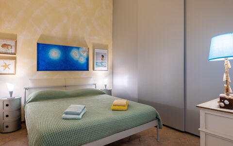 Stella Marina Apartment with Pool, Porto Santo Ste: Möbel, Bett, Interior Design, Schlafzimmer, Fussboden, Wand, Flooring, Bettdecke, Bedding, Zimmer