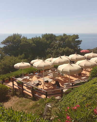 Stella Marina Apartment with Pool, Porto Santo Ste: Regenschirm, Garten, Resort, Eco Hotel, Gartenmöbel, Tisch Im Freien, Ferienort, Bucht