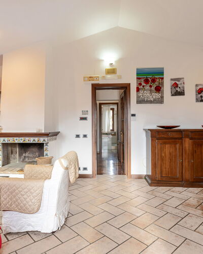 Casa Miramonti: Möbel, Interior Design, Flooring, Fussboden, Holz, Decke, Zimmer, Beleuchtung, Couch, Wohnzimmer