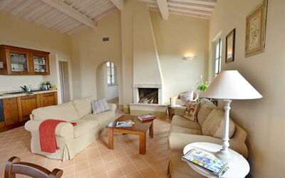 Appartamento Quercia: Möbel, Interior Design, Flooring, Wand, Fussboden, Couch, Zimmer, Decke, Wohnzimmer, Stuhl