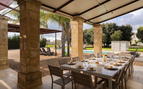 Apulia Retreat: Möbel, Gartenmöbel, Schatten, Stuhl, Outdoor Struktur, Terrasse, Landscaping, Resort, Garten, Tisch Im Freien