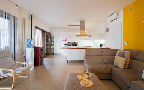 Apulia Retreat: Möbel, Interior Design, Flooring, Fussboden, Couch, Wand, Zimmer, Holz, Decke, Wohnzimmer