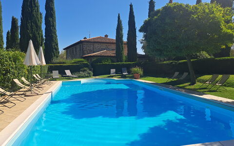 Podere Peteglia: Schwimmbad, Blau, Resort, Thermae, Garten, Landscaping, Hazienda, Eco Hotel, Estate, Gartenmöbel