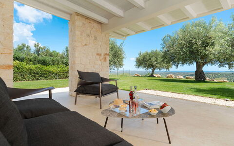 Villa Netina: Möbel, Stuhl, Gartenmöbel, Schatten, Küche & Esszimmer Tisch, Garten, Kaffetisch, Landscaping, Design, Armlehne