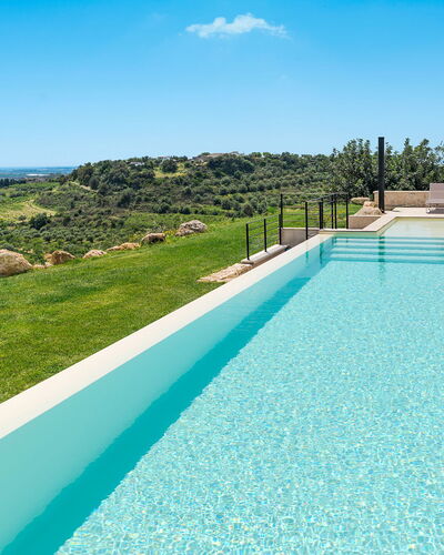 Villa Netina: Blau, Schwimmbad, Verbundwerkstoff, Resort, Fliese, Landscaping, Thermae, Water Feature, Eco Hotel