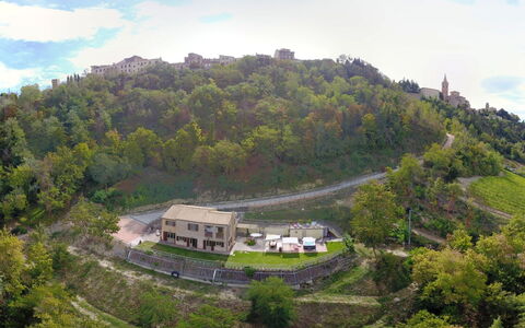 La Casa nel Bosco: Landschaft, Ländliches Gebiet, Bergstation, Dorf, Chaparral, Bergdorf