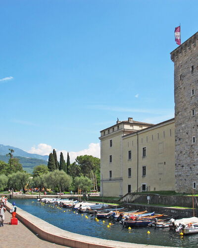Tra Gli Ulivi: Wasser, Wasserlauf, Wasserweg, Kanal, Bank, See, Touristenattraktion, Kanal, Schloss, Boot