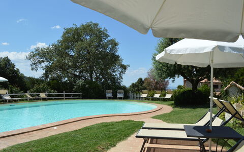Agriturismo Bellavista, Private Pool, Val D'Orcia: Schwimmbad, Gartenmöbel, Möbel, Resort, Schatten, Garten, Eco Hotel, Sonnenliege, Tisch Im Freien, Landscaping