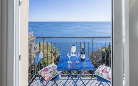 La Casa di Martina, Amazing Seaview: Blau, Meer, Möbel, Küsten Und Ozeanische Forms, Balkon, Küste, Ozean, Gartenmöbel, Stuhl, Strand