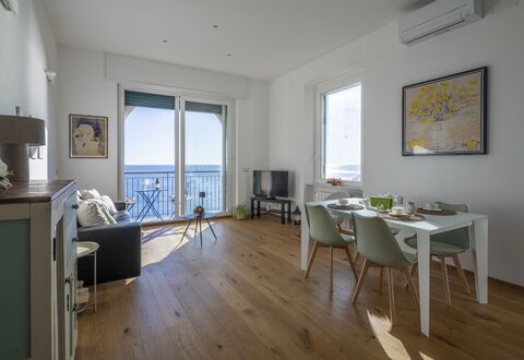 La Casa di Martina, Orizzonte Mare: Möbel, Flooring, Fussboden, Holz, Interior Design, Tabelle, Stuhl, Küche & Esszimmer Tisch, Meer, Holzboden