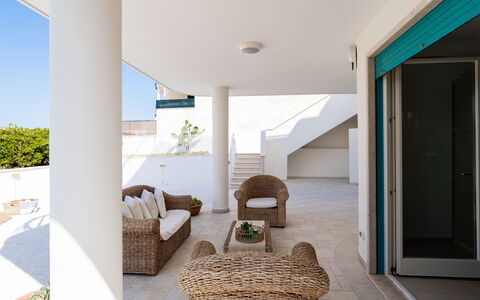 Il Respiro del Mare: Fussboden, Die Architektur, Flooring, Decke, Balkon, Stuhl, Schatten, Wohnung, Veranda, Gartenmöbel