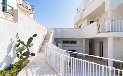 Il Respiro del Mare: Balkon, Zuhause, Wohnung, Geländer, Treppe, Baluster, Estate, Daylighting, Gips, Villa