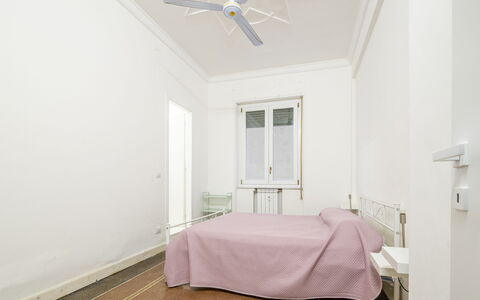 La Casa di Bruno, Terrace, in the Heart of Genova: Wand, Fussboden, Flooring, Interior Design, Decke, Schlafzimmer, Möbel, Bett, Zimmer, Bettdecke